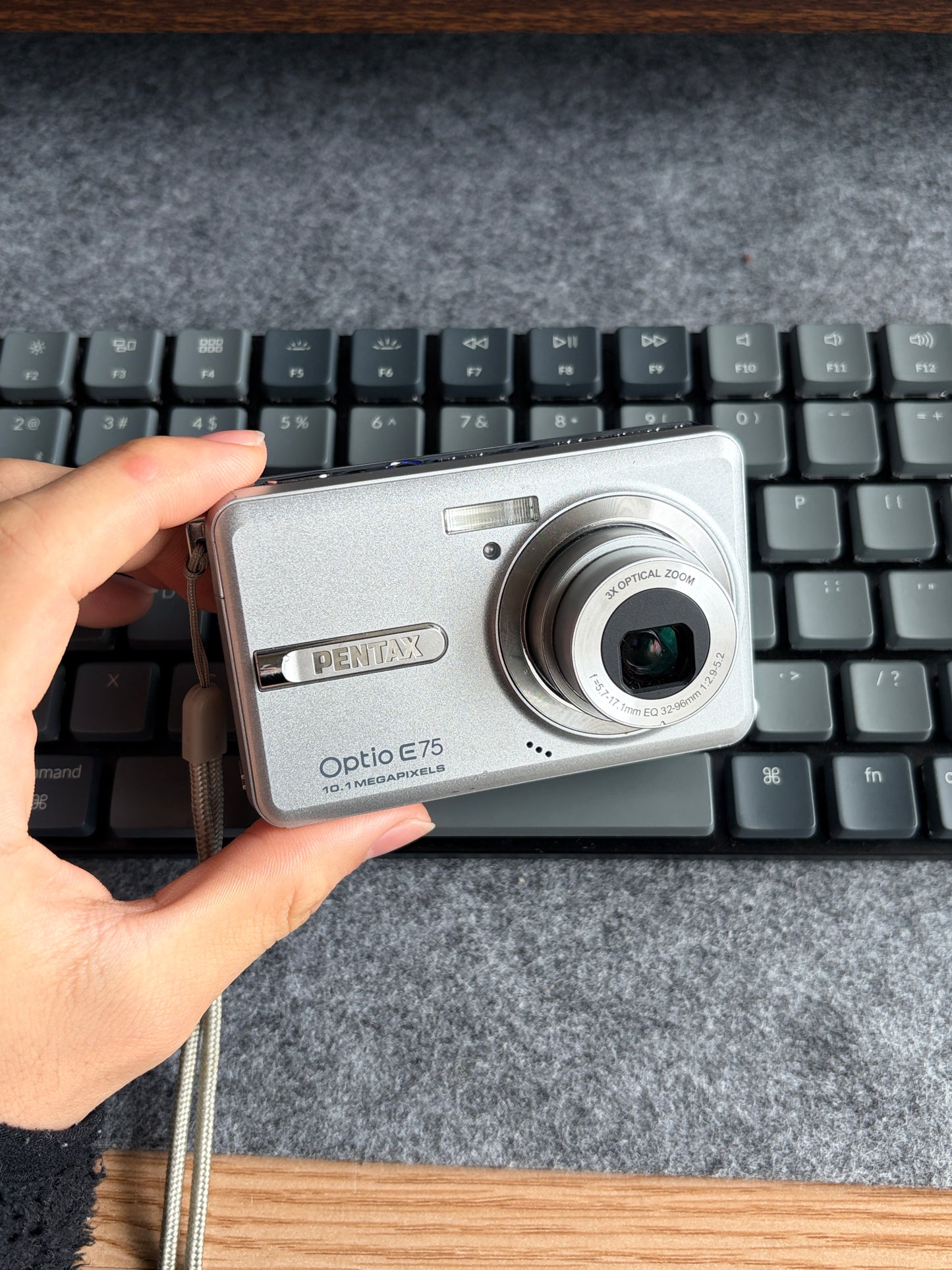 PENTAX Optio E75
