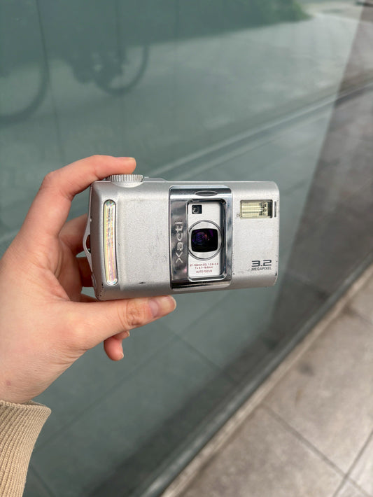 SANYO Xacti DSC-J1